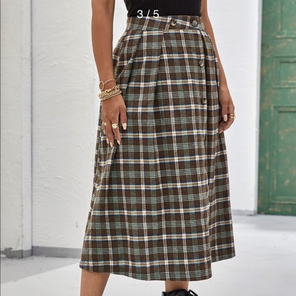 ❌Sold❌Preppy Cute Button Front Tartan Skirt - Picture 2 of 4